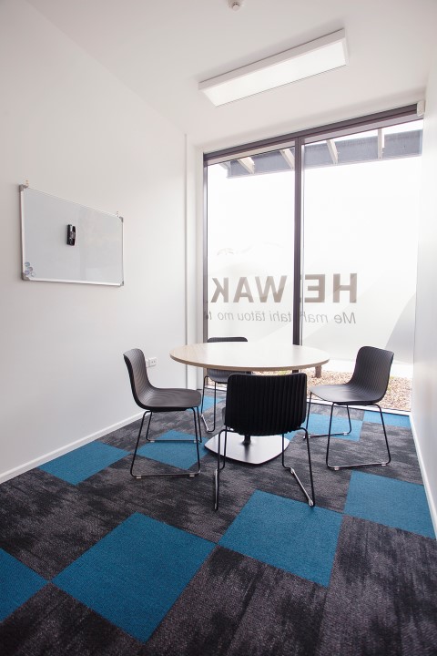 venue-small-meeting-room1b.jpg venue-small-meeting-room1b.jpg